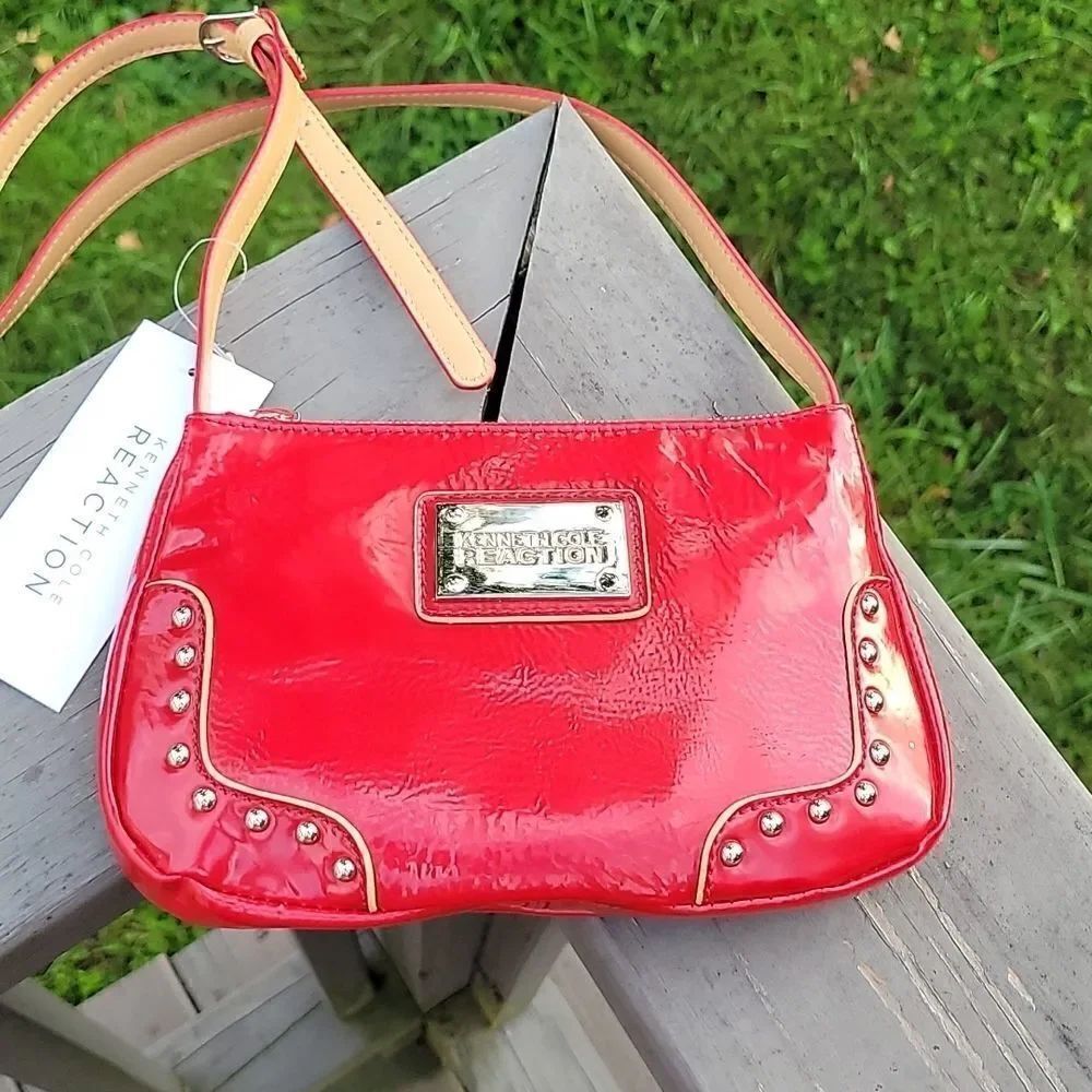 Kenneth Cole Reaction Counterpoint Mini Crossbody, red
